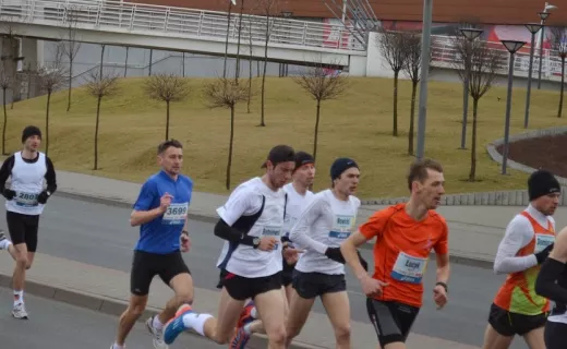 Maniacka Dziesiątka: Chłód i deszcz biegaczom niestraszny. Ponarzekali za to kierowcy [WIDEO] - 26